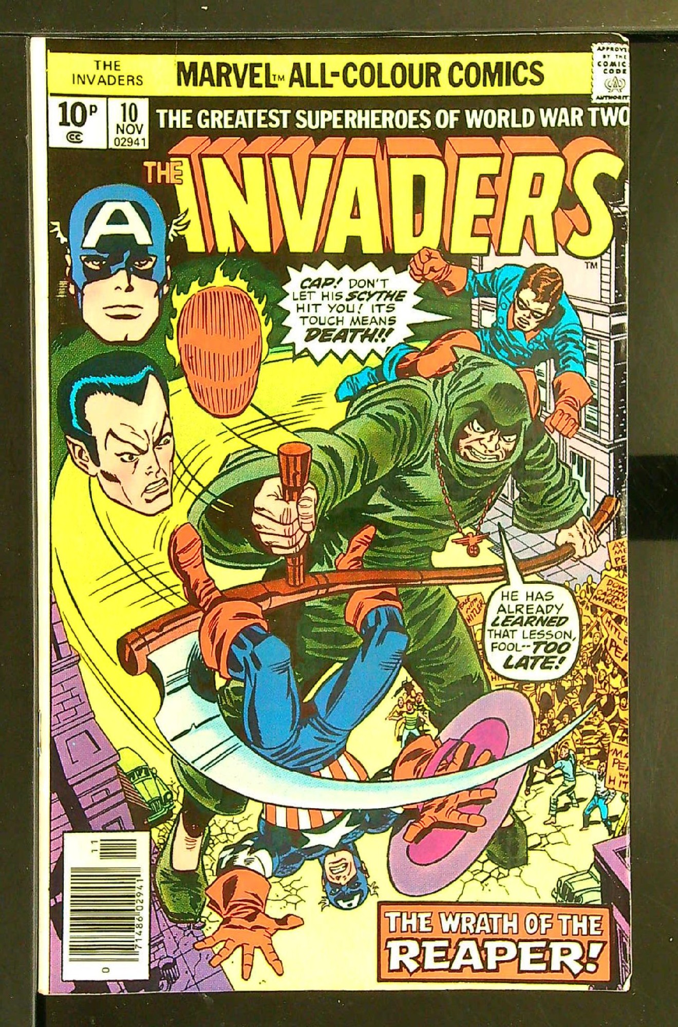 Cover of Invaders (Vol 1) #10. One of 250,000 Vintage American Comics on sale from Krypton!