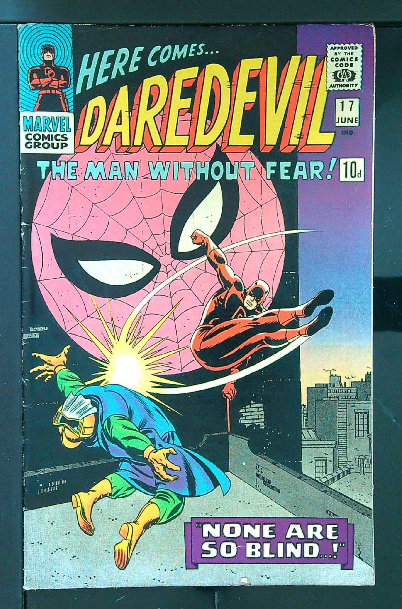 Cover of Daredevil (Vol 1) #17. One of 250,000 Vintage American Comics on sale from Krypton!